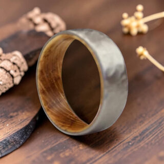 Bague en bois avec métal