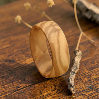 Bague en bois d'olivier