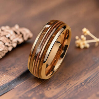 Bague en bois - Bois de Koa et Tungstène couleur or