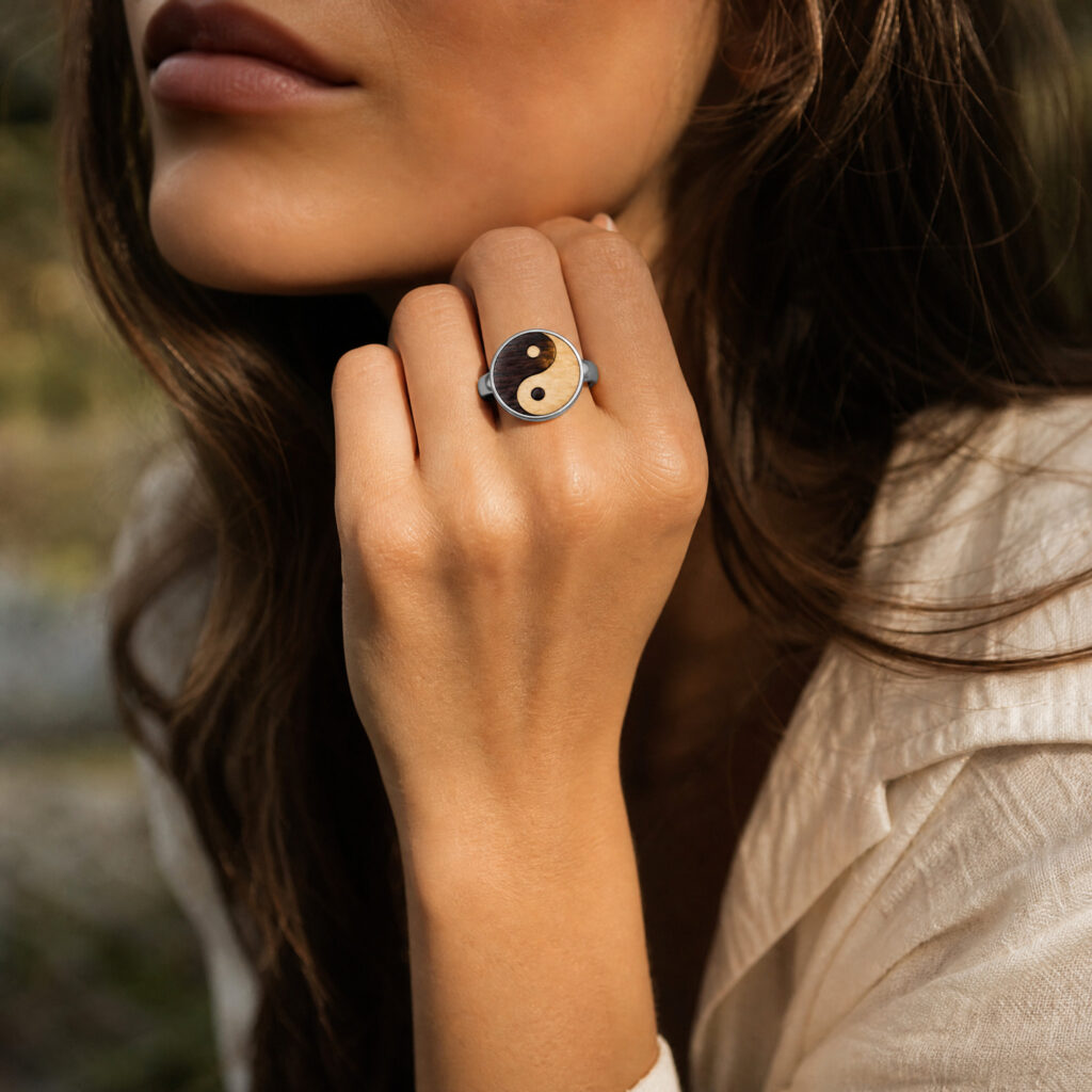 Bague en bois yin yang