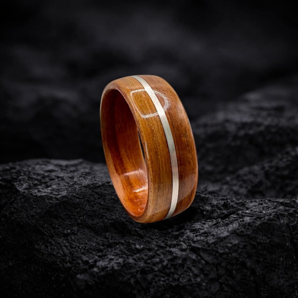Bague en bois de palissandre et liseré argent