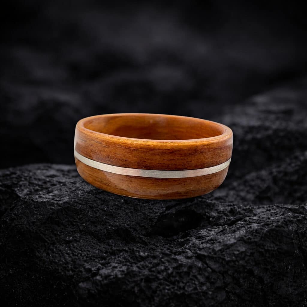 Bague en bois de palissandre et liseré argent