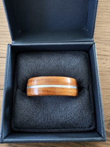 Bague en bois de palissandre et liseré argent