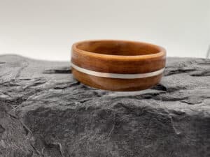 Fabrication de bagues en bois artisanales : découvrir la technique bentwood