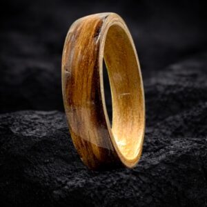 Bague en bois brulé