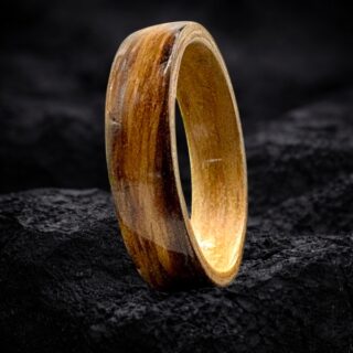 Bague en bois brulé