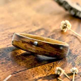 Bague en bois brulé