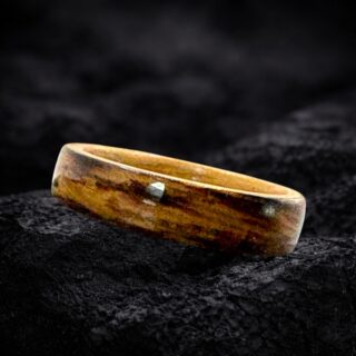 Bague en bois brulé
