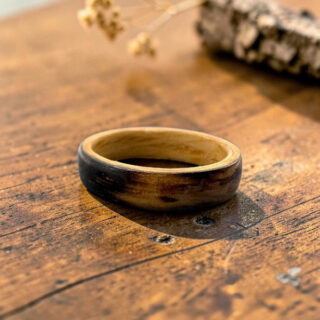Bague en bois brulé