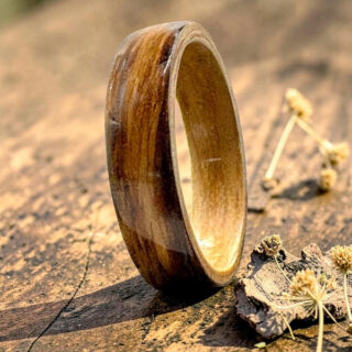 Bague en bois brulé