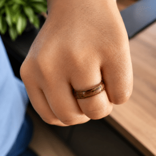 Bague en bois brulé