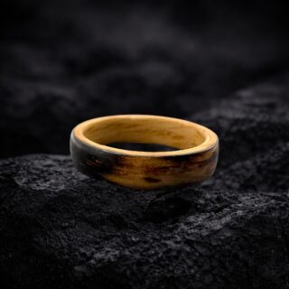 Bague en bois brulé